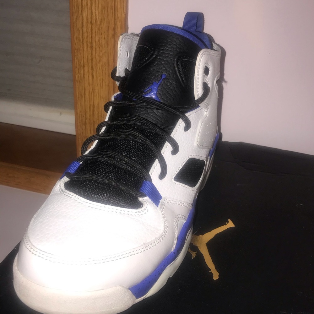 Jordan fltclb ‘91 bg in the size 7y/8.5W can fit 8
